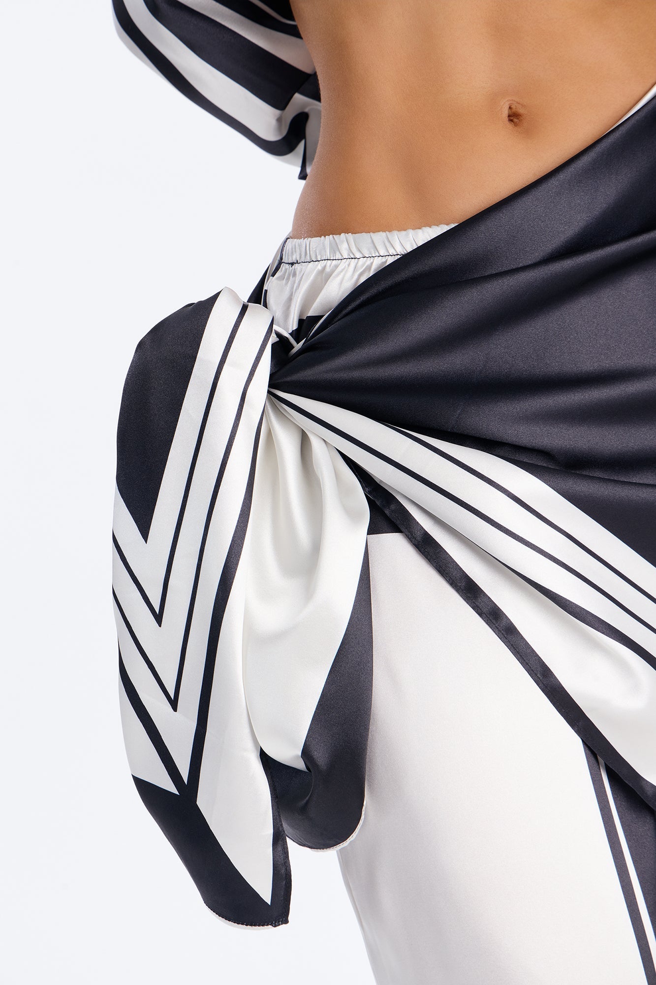 Amara Geometric Satin Pant Set - Black/White